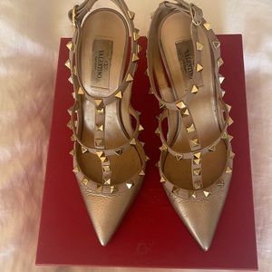 Valentino Rockstud pumps in champagne leather size 39